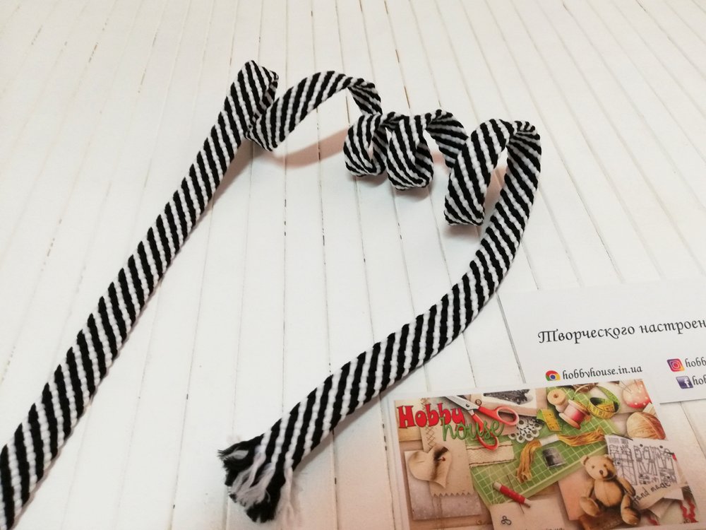 Шнур чорно-білий плаский 1,5 см метраж арт 1480