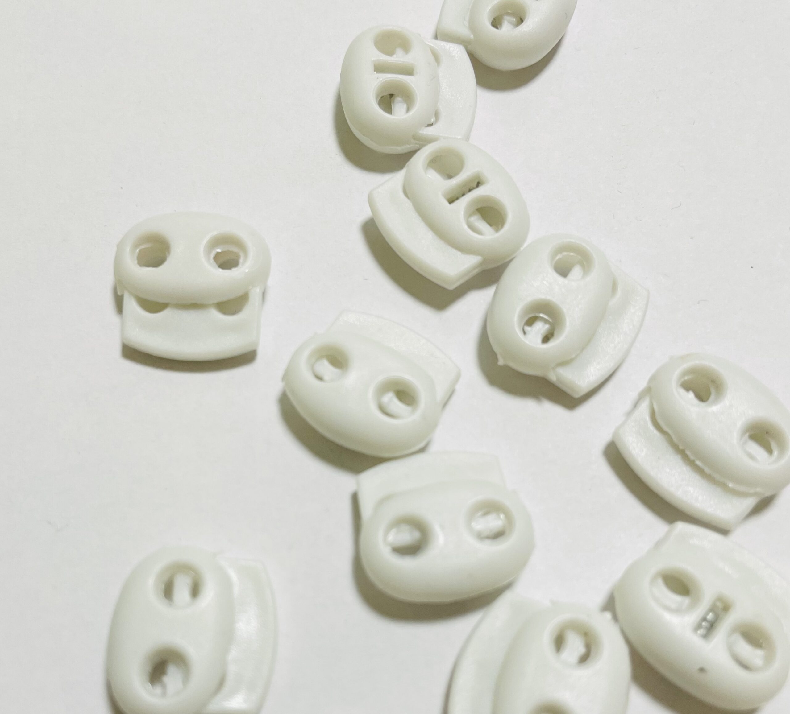 Фіксатор для резинок та шнурів білий арт 1509