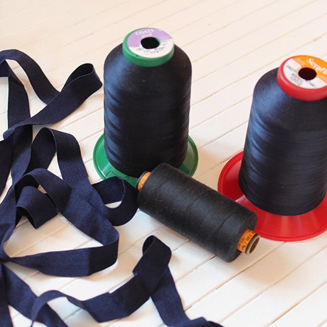 Бейка-резинка матовая темно-синяя 1,5 см арт 0246