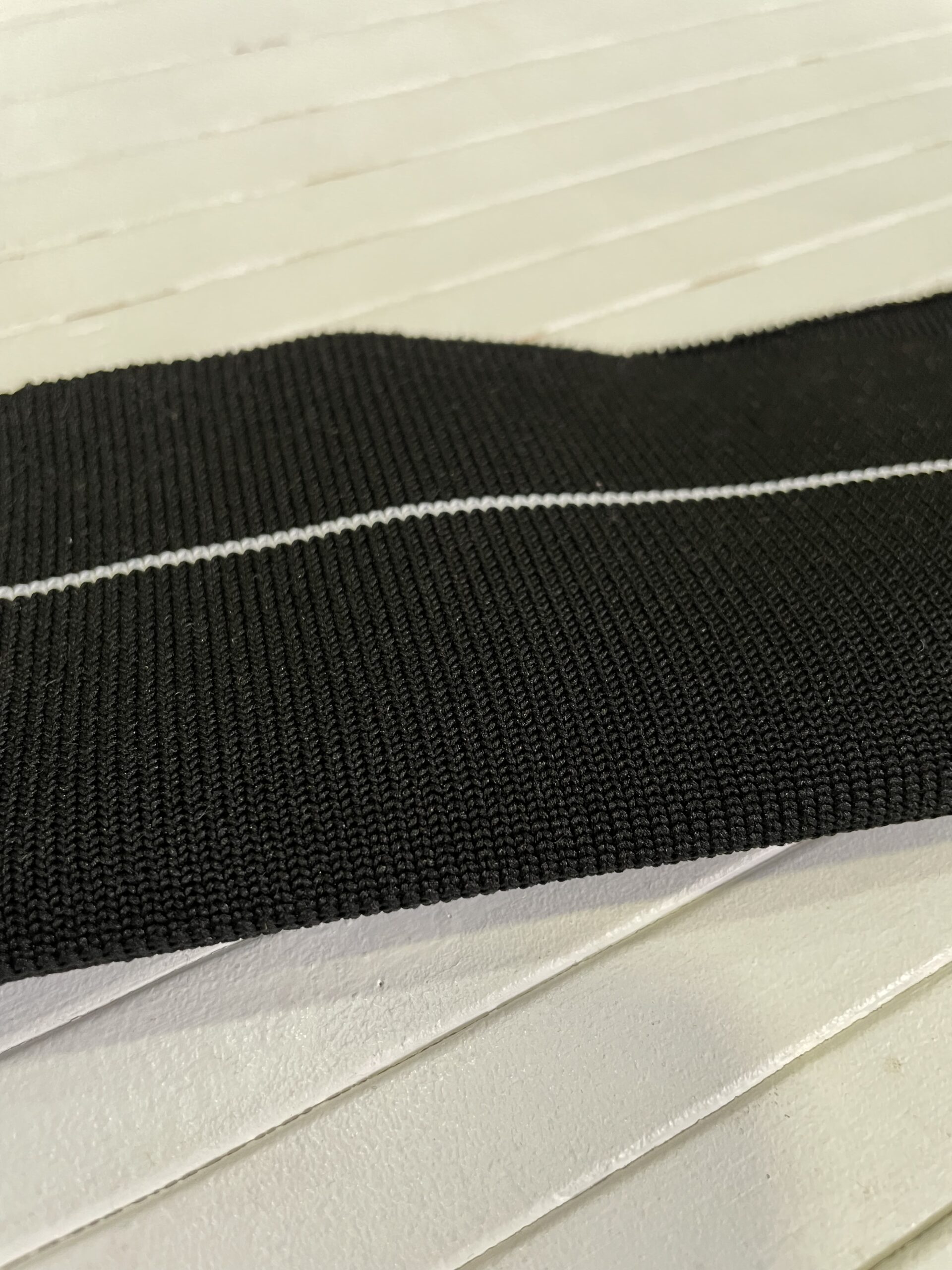 Манжет (довяз) чорний з білою смужкою 57*16см арт 1934