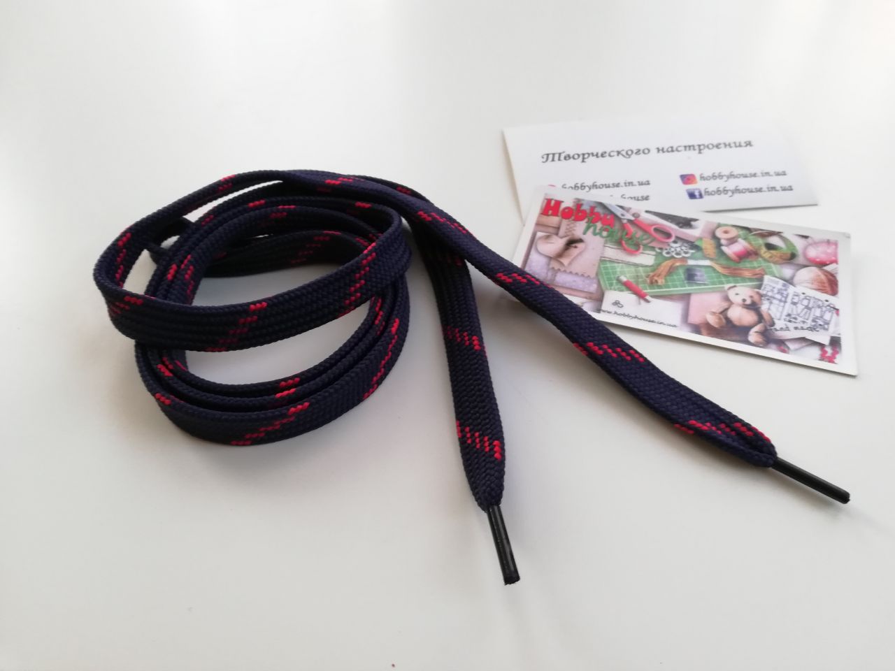 Шнур т.синий с красной полоской плоский 120 см арт. 2294