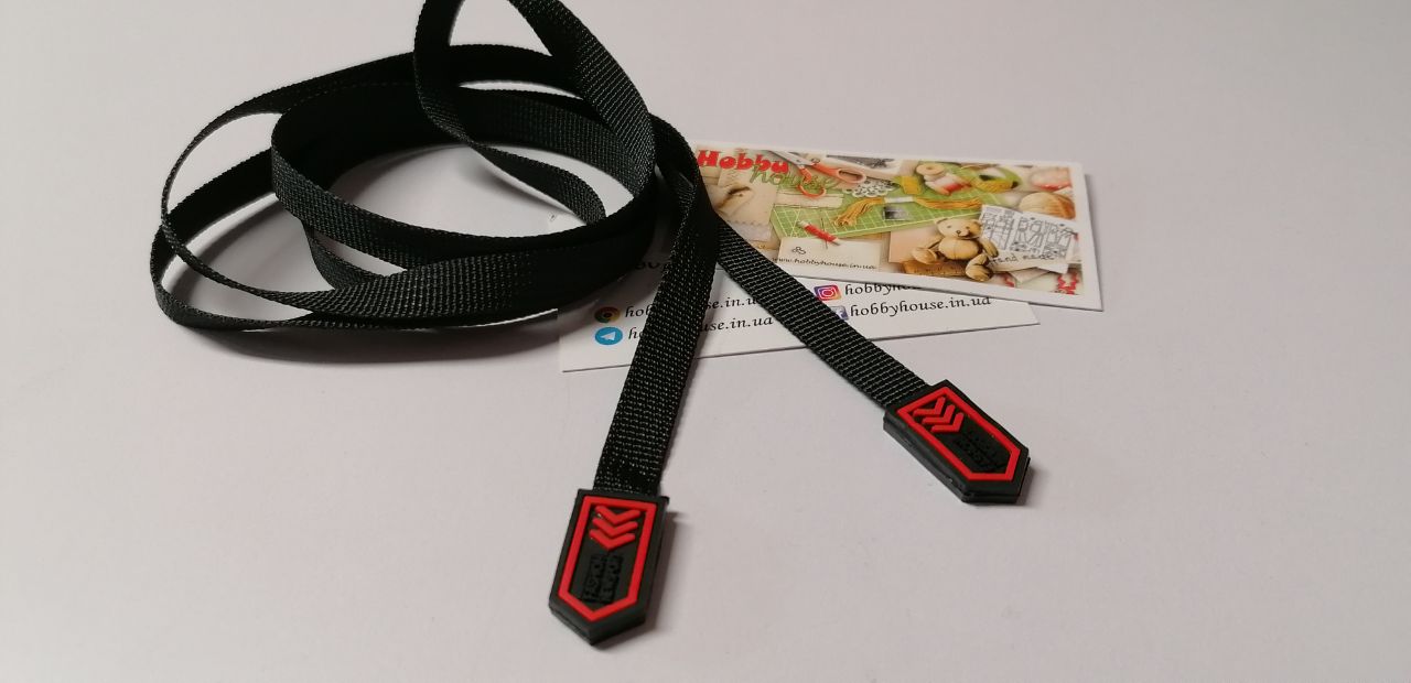 Шнур черный с красным наконечником 130 см арт. 2954