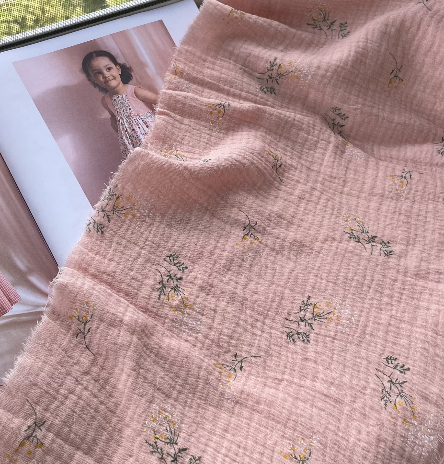 Муслін двошаровий польові квіти на персіку арт. 3523