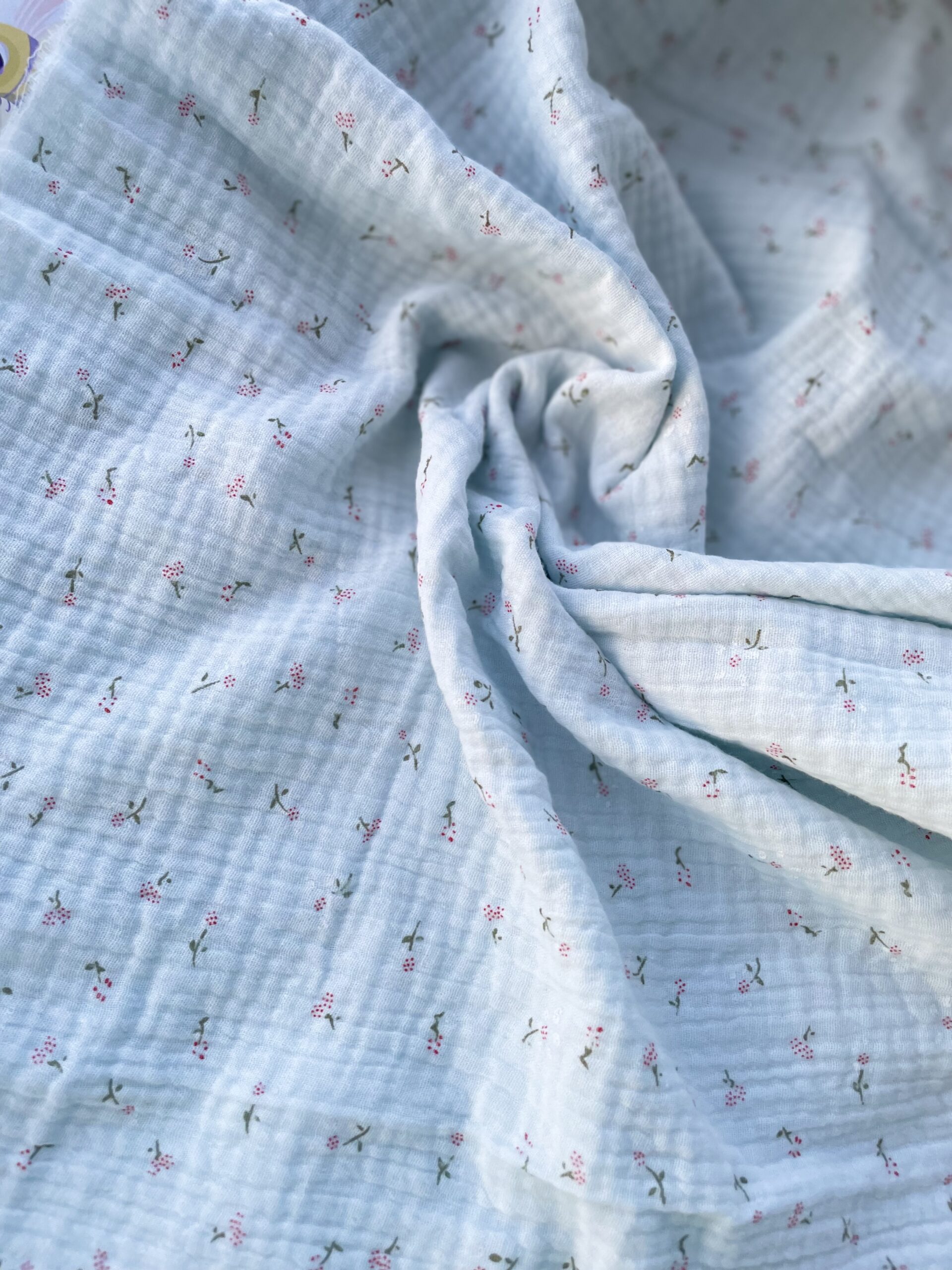 Муслін двошаровий дрібні квіти на світло-блакитному 135 см арт. 3518