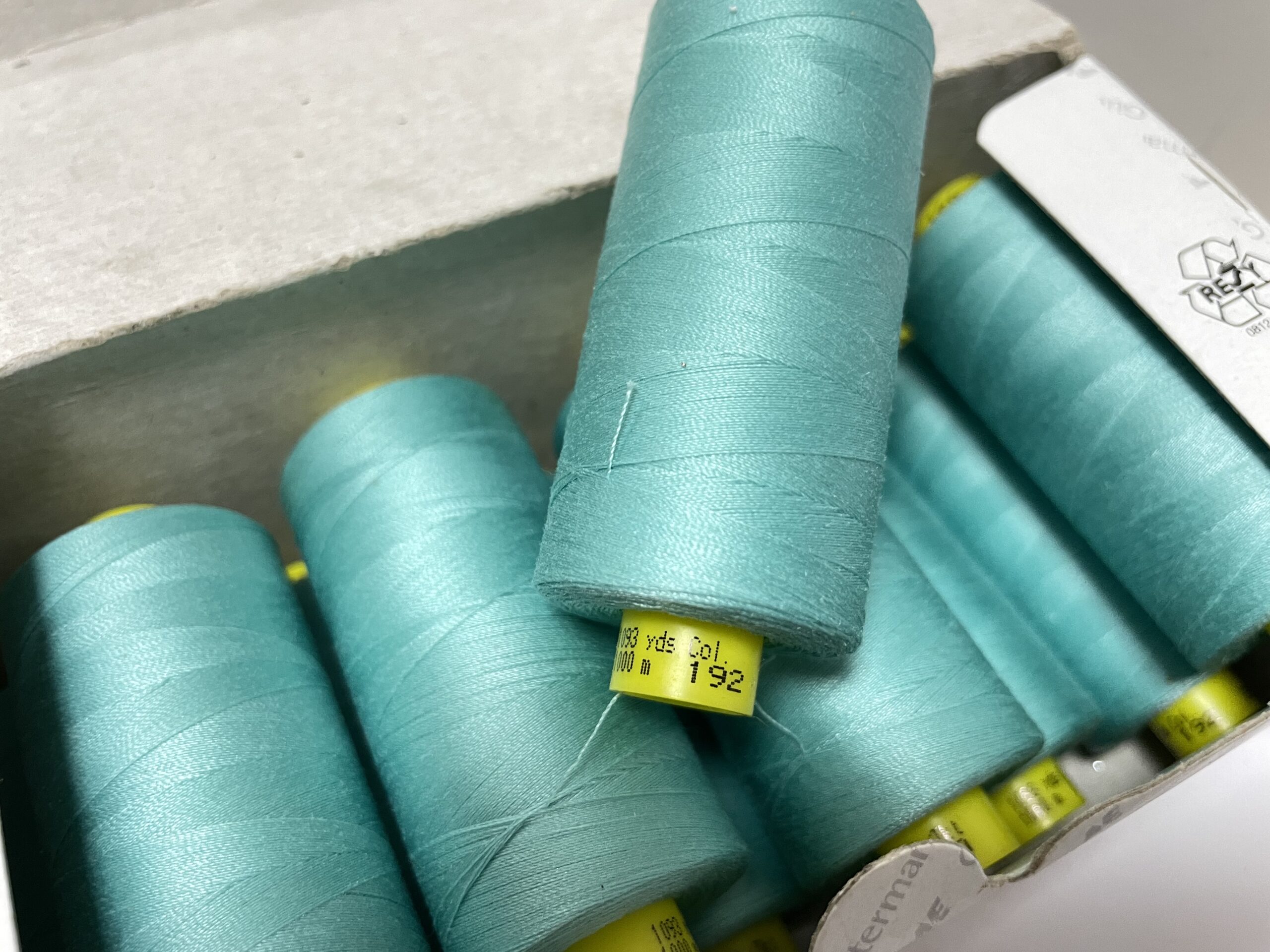 Gutermann 120 1000 м 192 м'ята арт. 3907 - Зображення 2