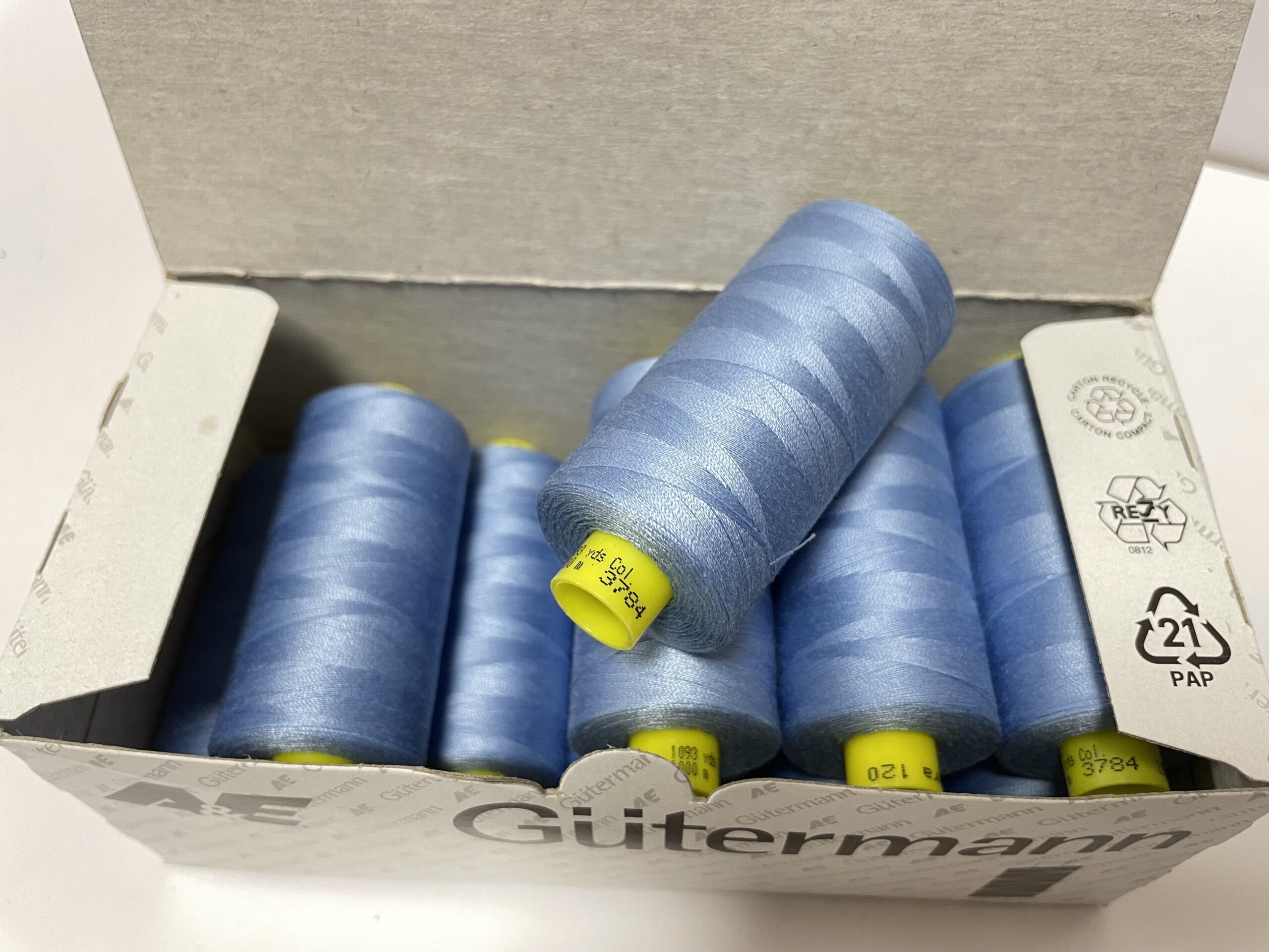 Gutermann 120 1000 м 3784 блакитний арт. 3911 - Зображення 2