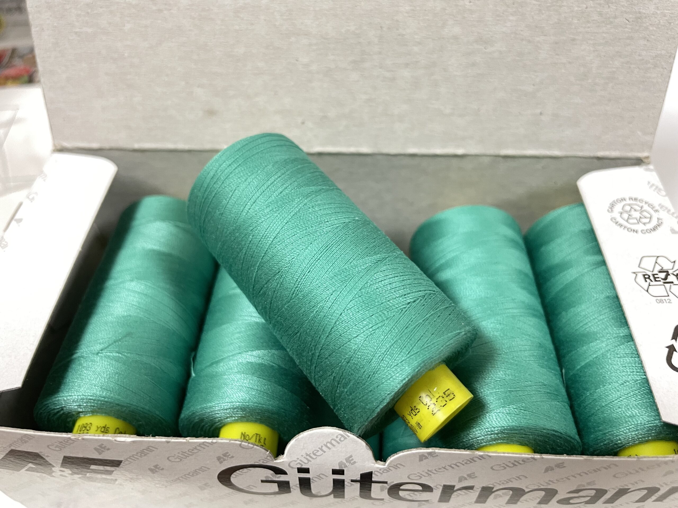 Gutermann 120 1000 м 235 зелений арт. 3910 - Зображення 2